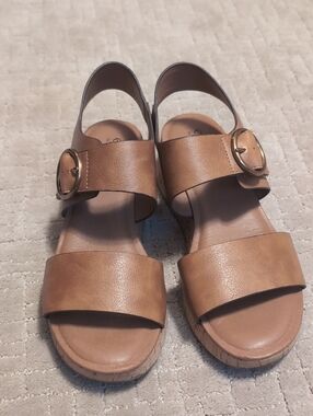 VGUC Eurosoft Slingback Sandals